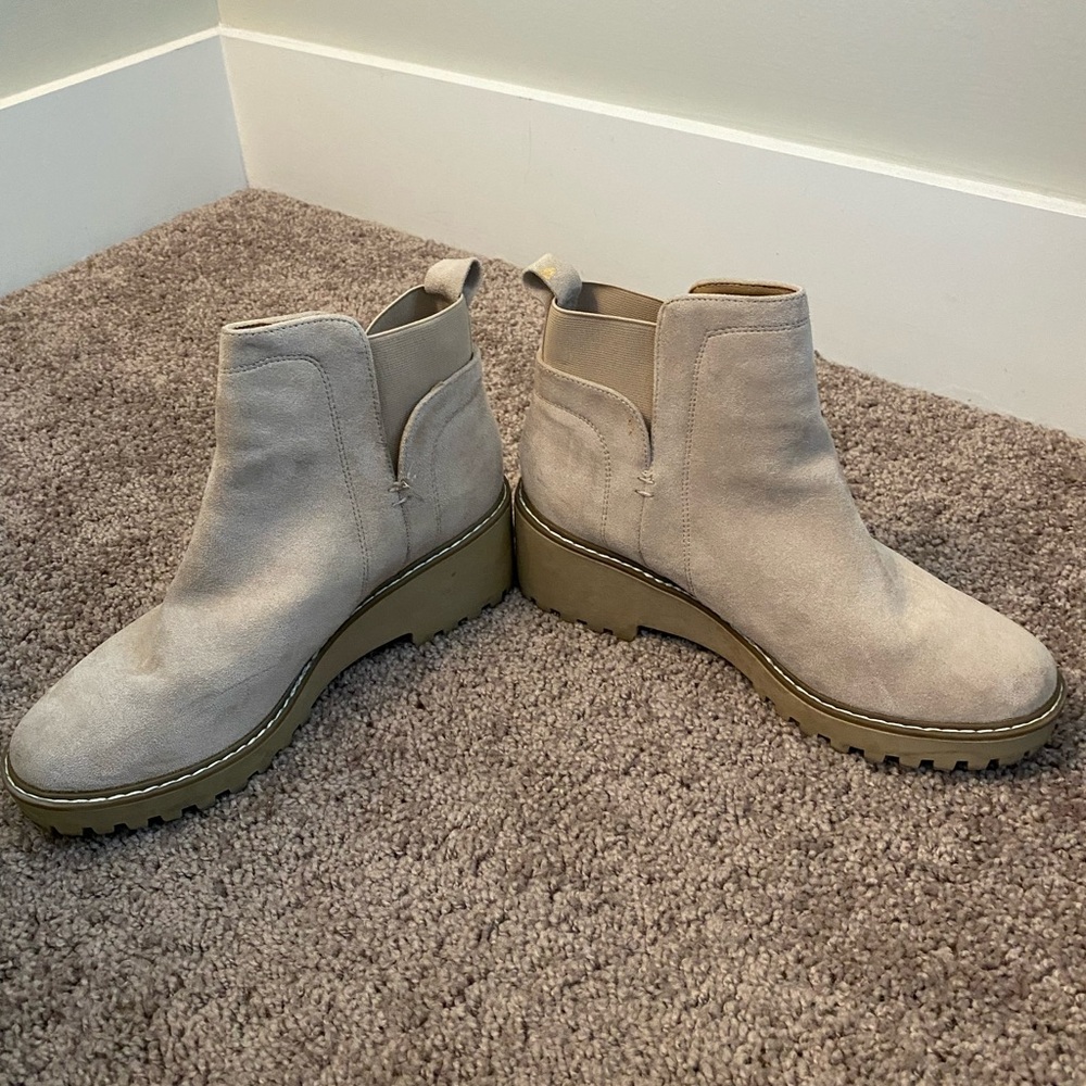 Dolce vita Huey booties. Tan. Size 8. Worn only a few times